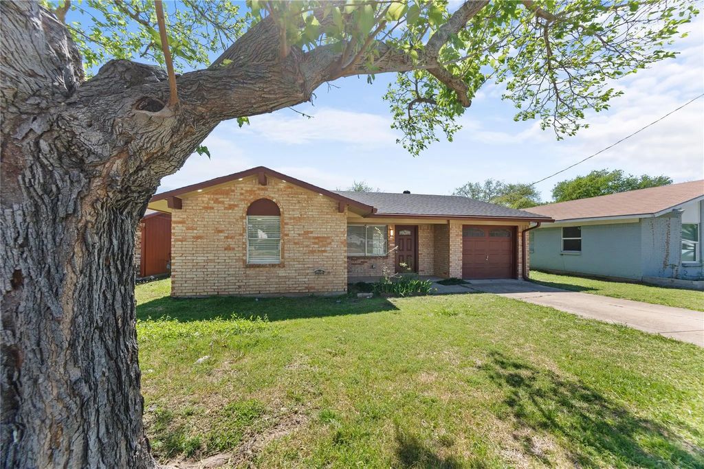 1821 Armstead Avenue, Grand Prairie