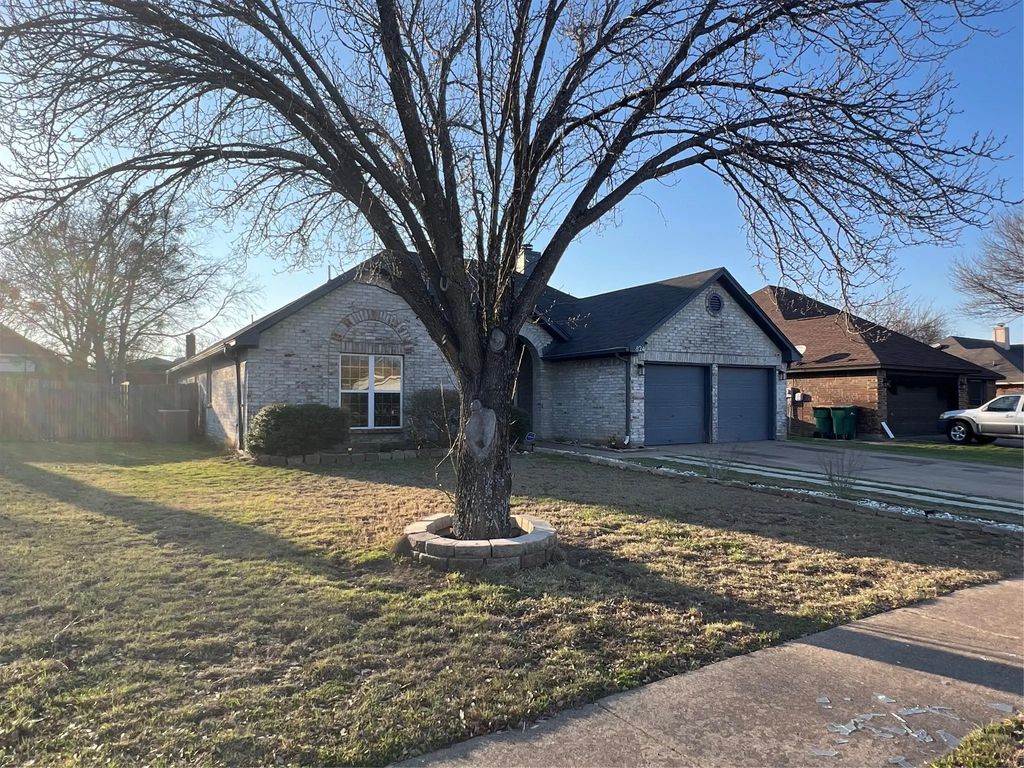 824 Johnston Lane, Cedar Hill