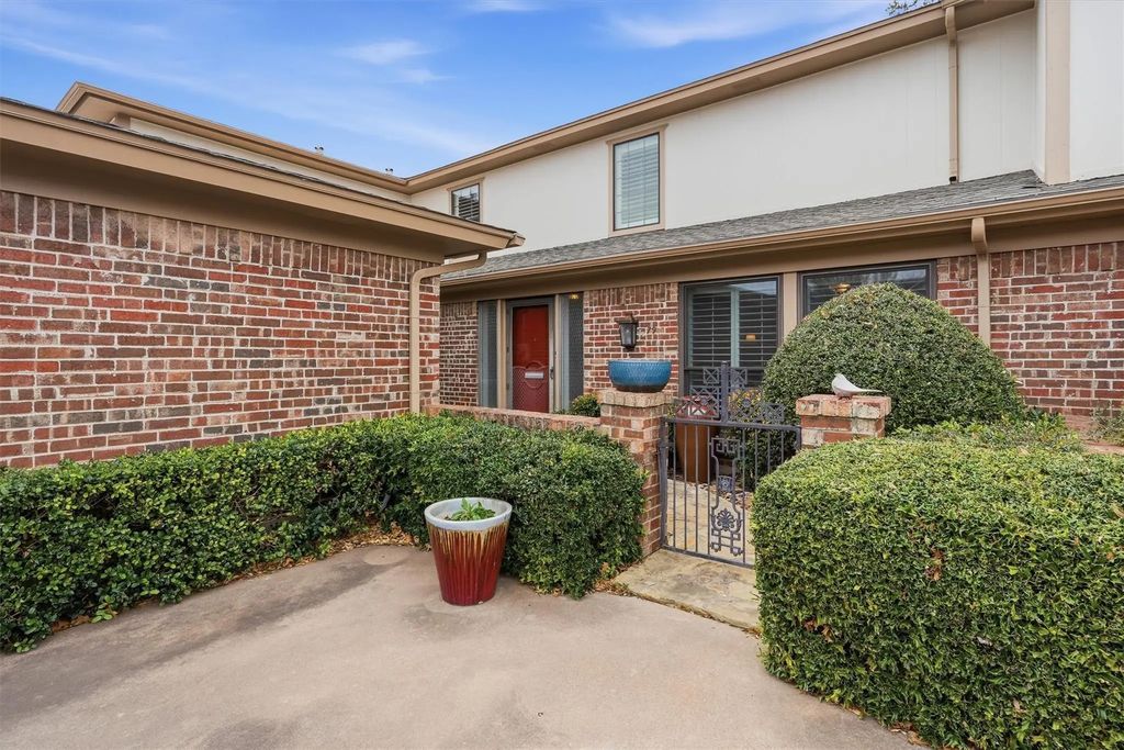 79 One Main Place, Benbrook