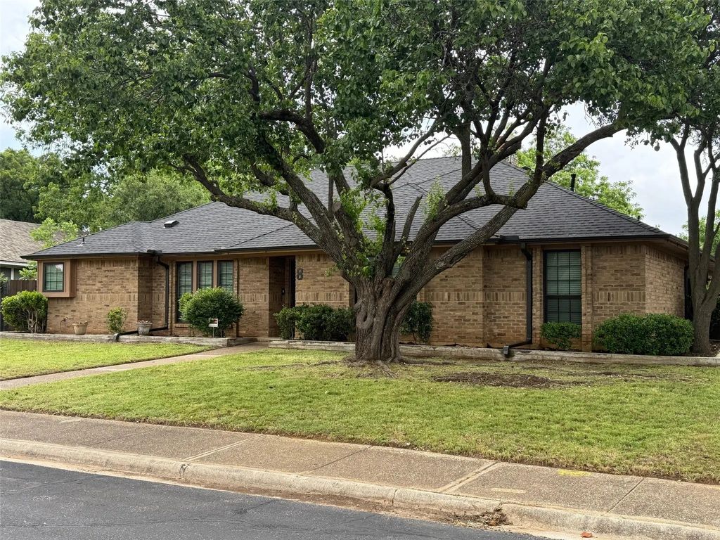 8 Ridge Drive, Hickory Creek