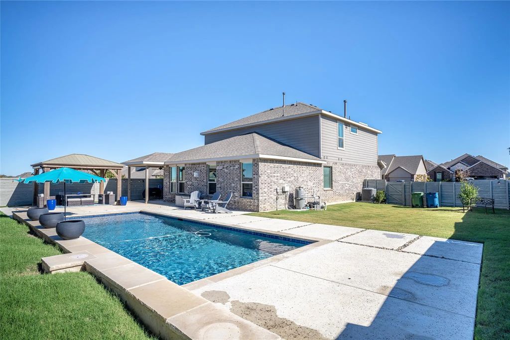 2404 Blackrail Court, Argyle