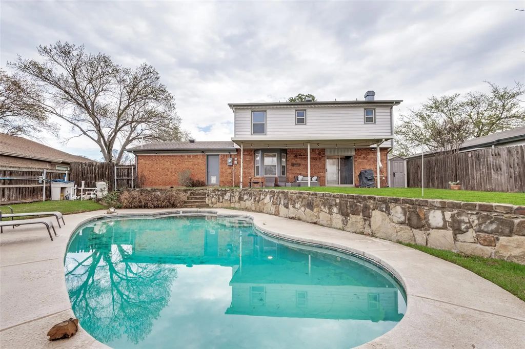 901 Rockwall Drive, Euless