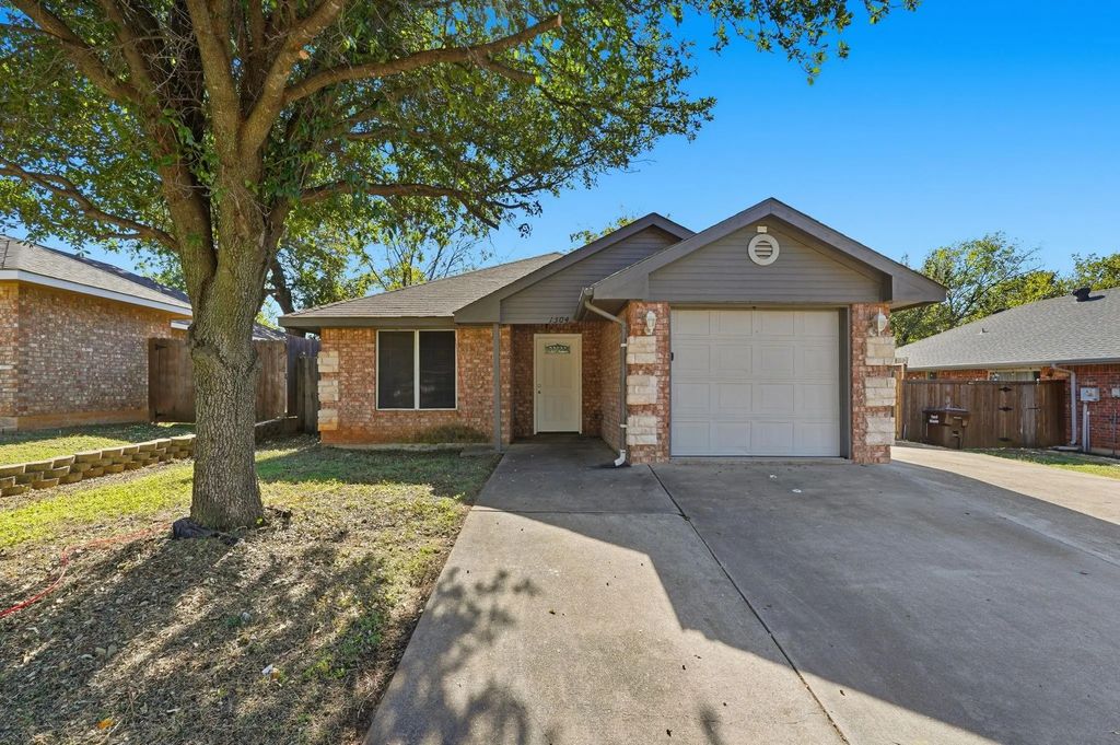 1304 Paco Trail, Denton
