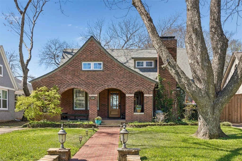 1011 N Clinton Avenue, Dallas
