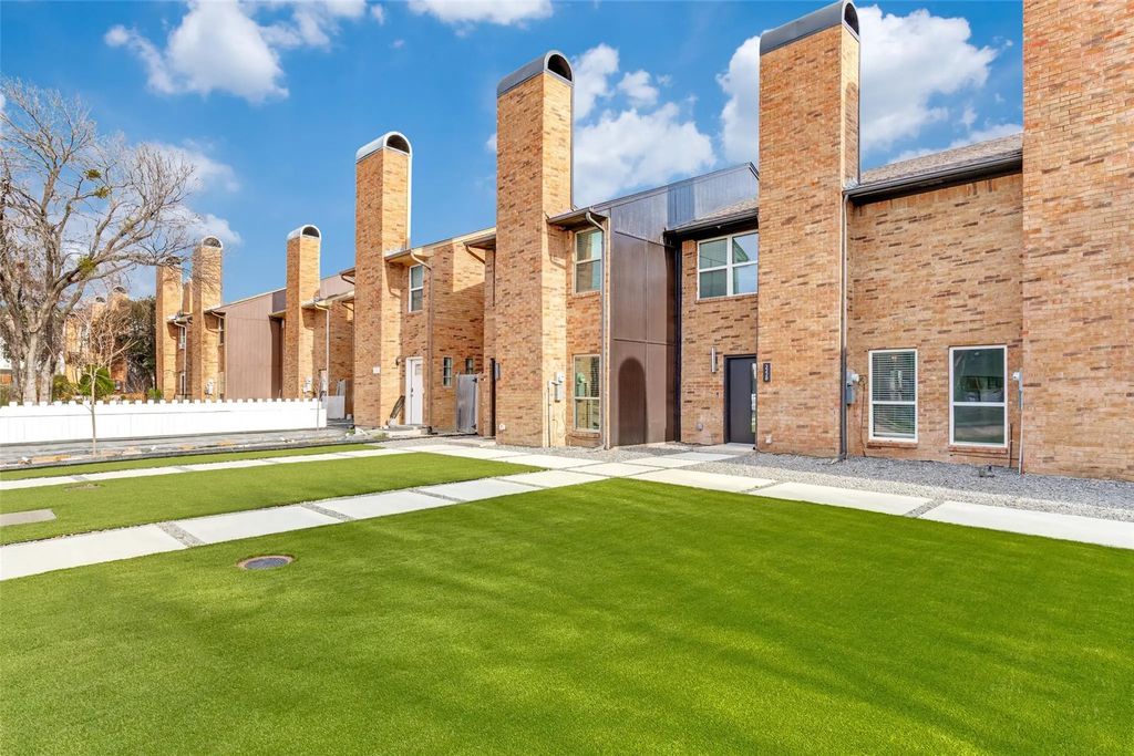2228 Colony Court, Dallas
