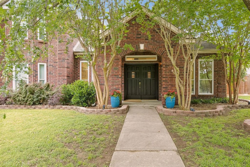 1002 Charter Oak Street, Allen