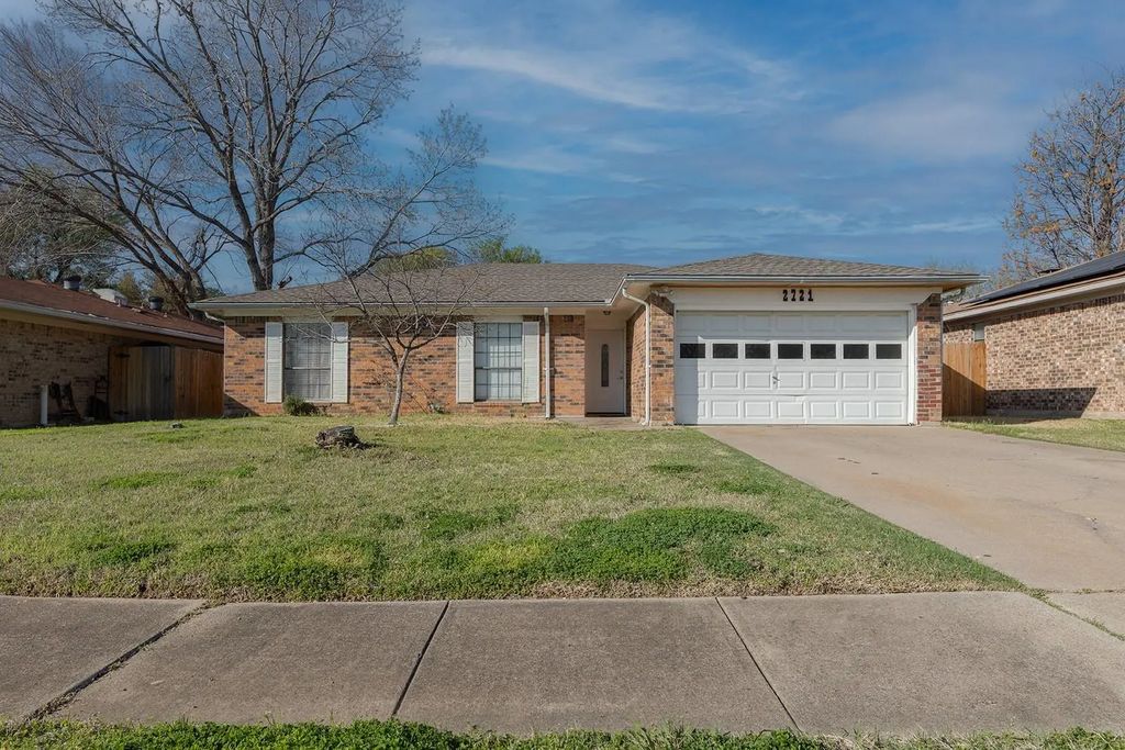 2721 W Oakdale Road, Irving