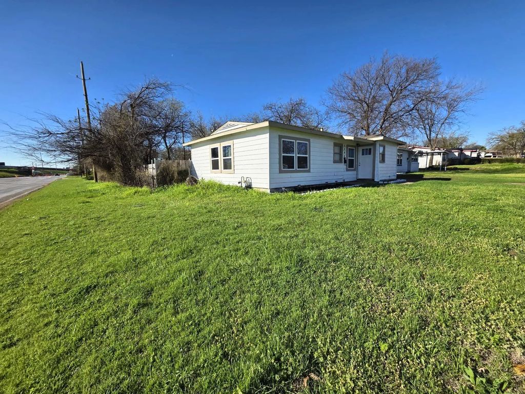6044 Prothrow Street, Fort Worth