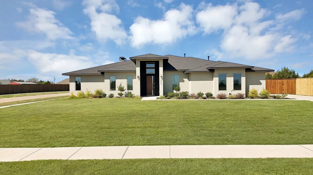 443 Whispering Way, Red Oak