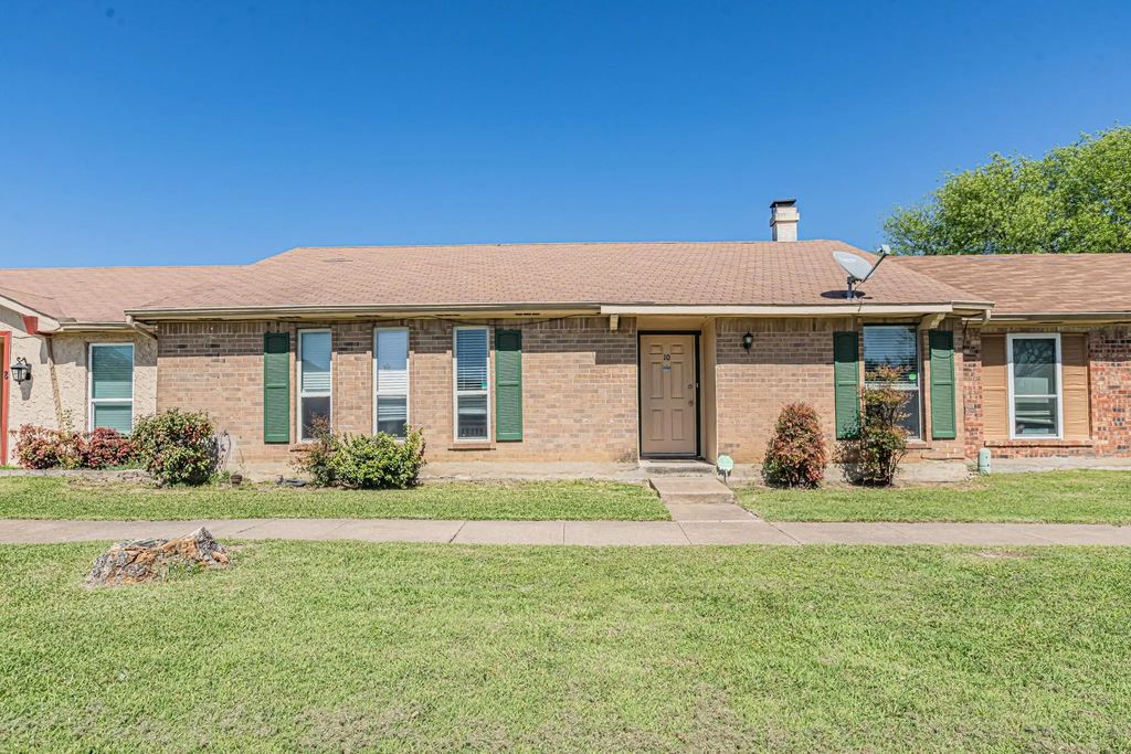 10 E Mountain Creek Drive 25, Grand Prairie