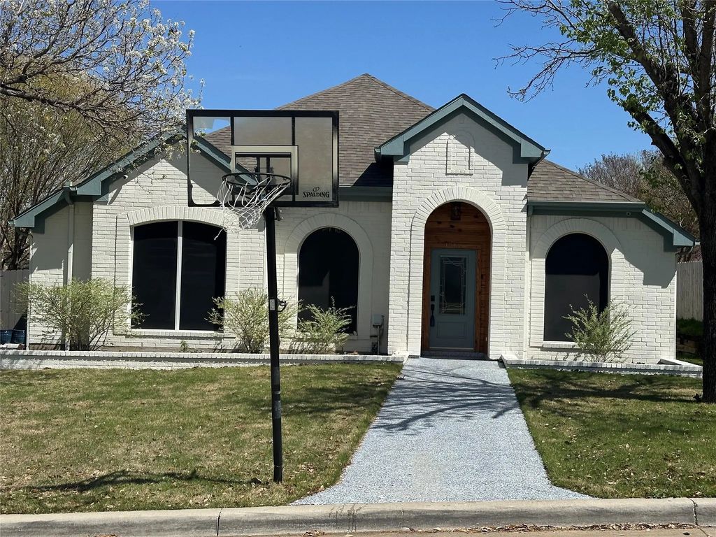 1216 Bold Forbes Drive, Grand Prairie
