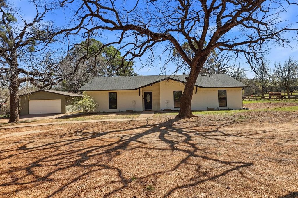4400 Fm 3136, Coyote Flats