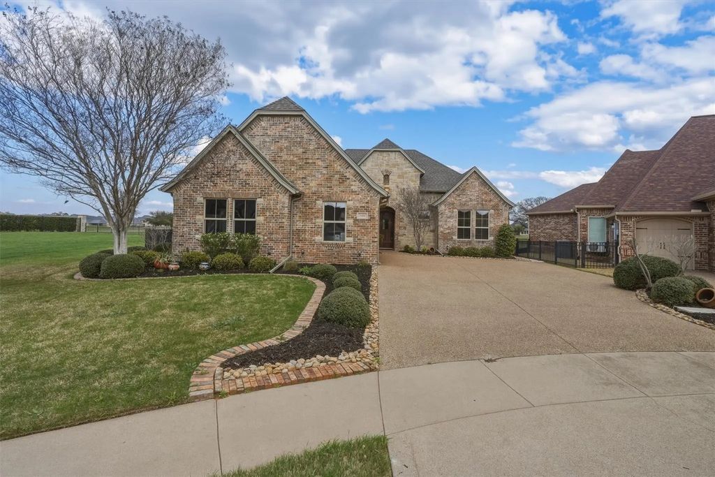 1404 Amsterdam Court, Granbury