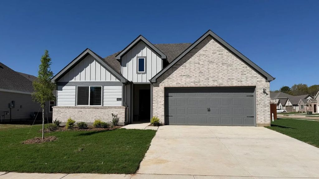 6013 Freedom Drive, Lindale