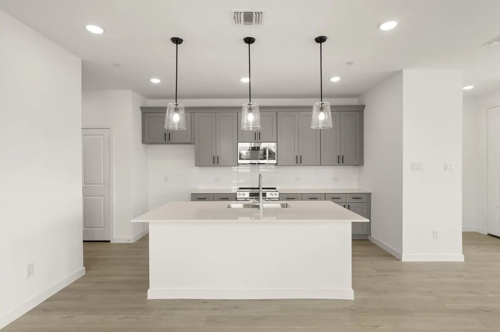 5700 Lakeview Drive, Watauga