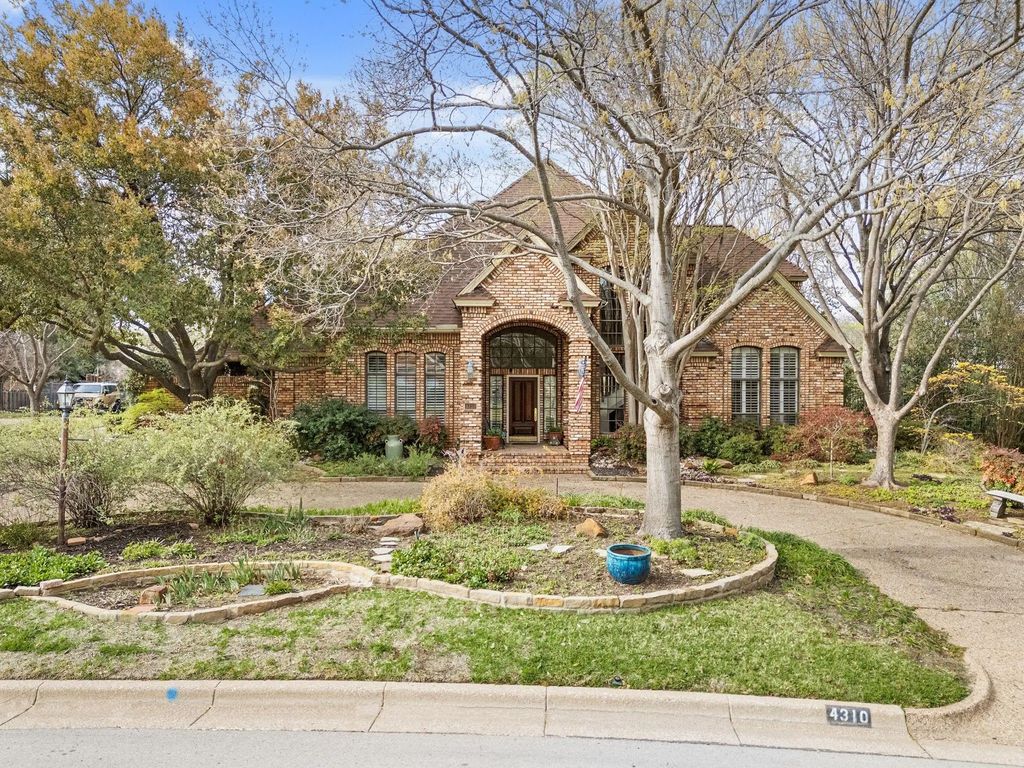 4310 Pembrooke Parkway N, Colleyville