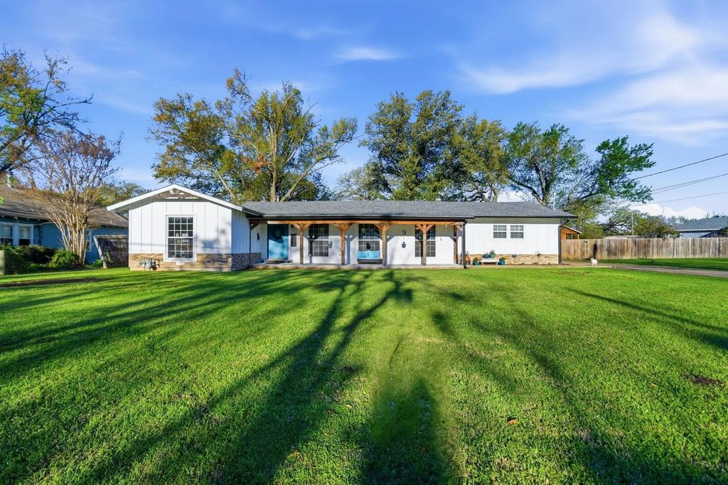 1704 S Houston Street, Kaufman