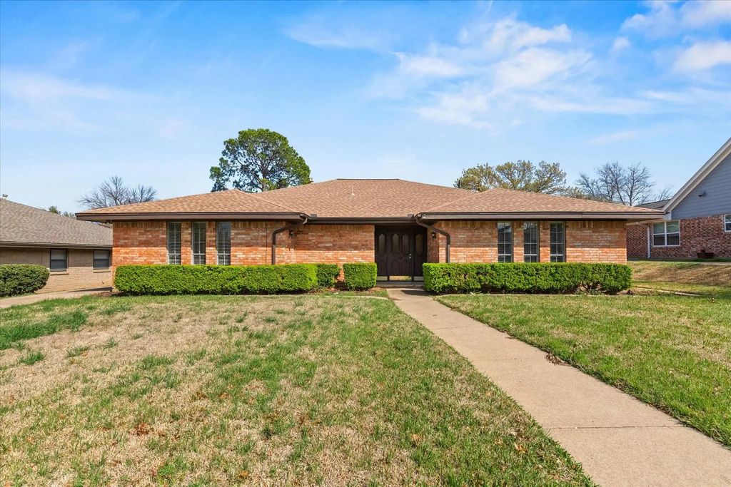 1905 Alamo Drive, Arlington