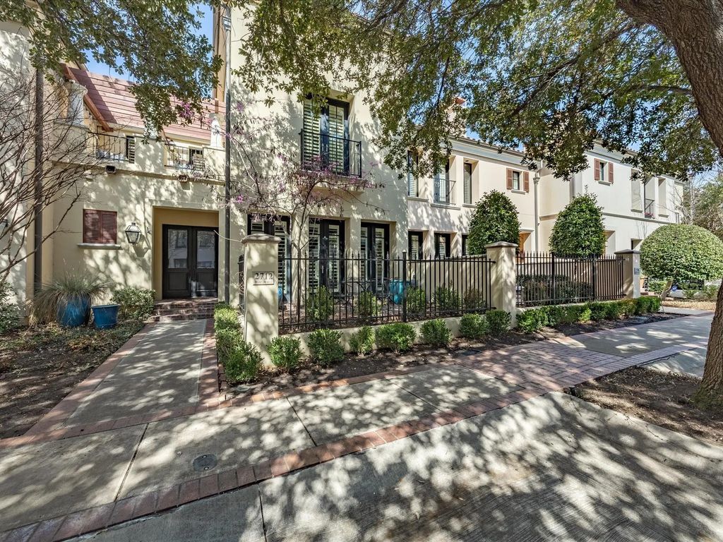 2712 Museum Way, Fort Worth