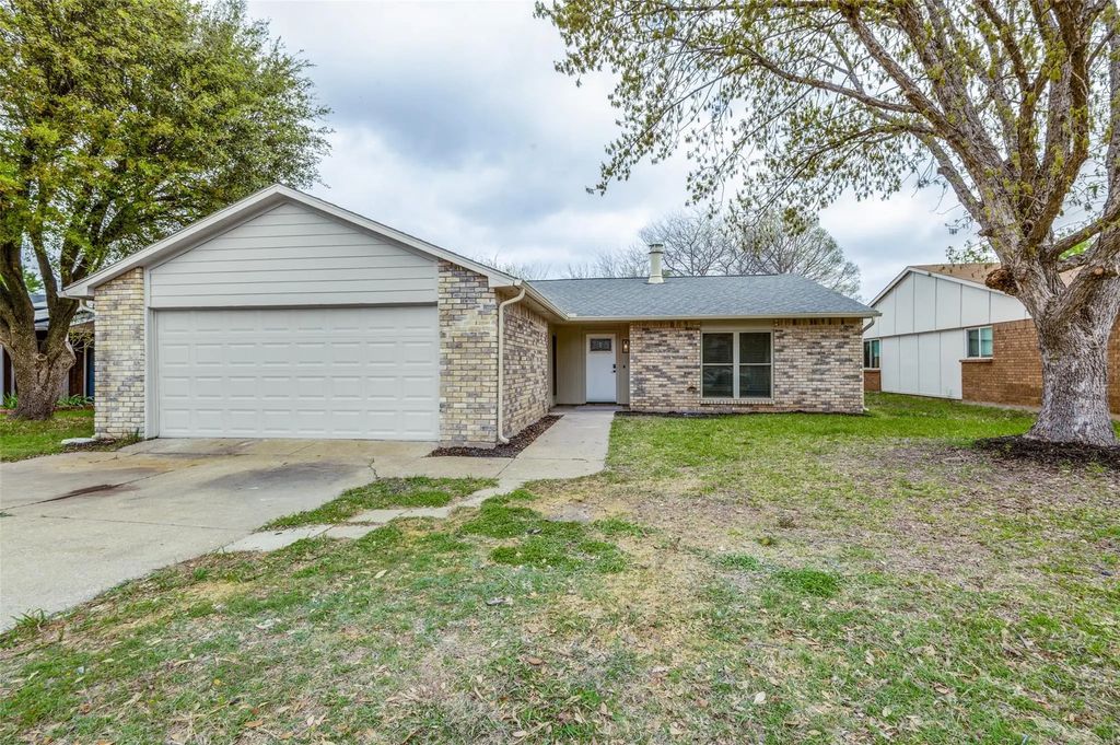 2105 Newbury Drive, Arlington