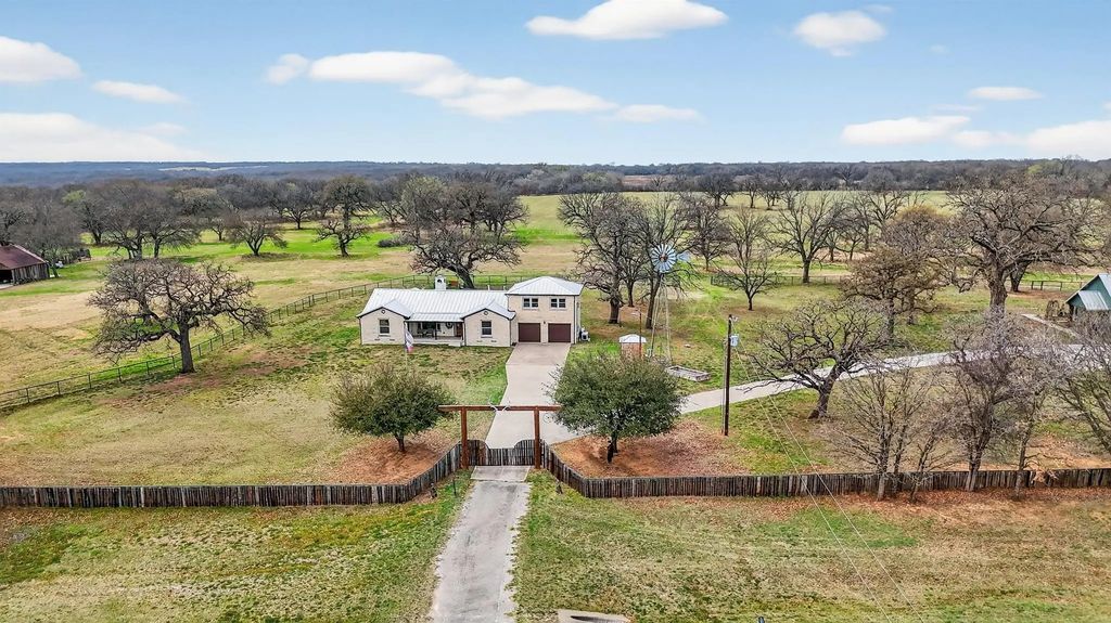 2035 Fm 103, Nocona