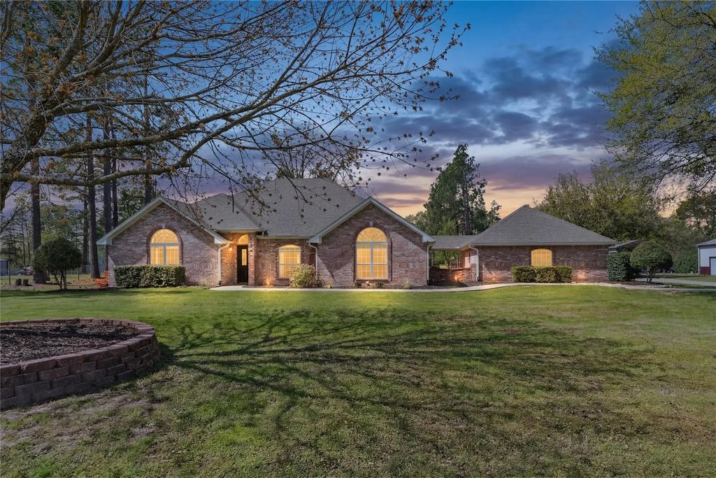 1176 Farm Road 2560, Sulphur Springs