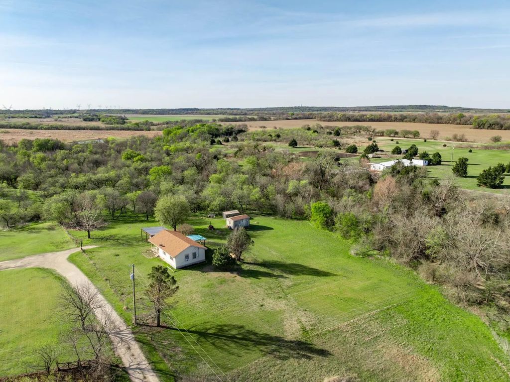 3692 Fm 66, Grandview
