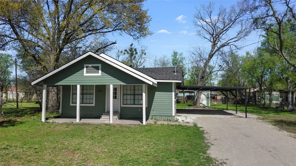 723 E Nowlin Street, Mexia