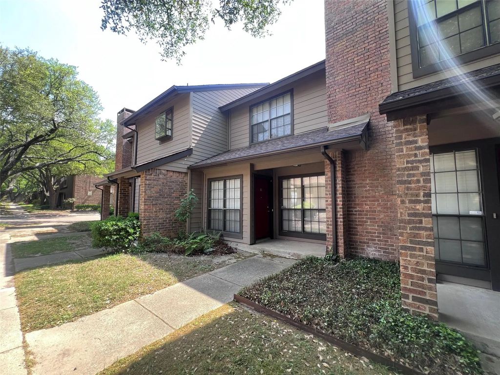 9910 Royal Lane 403, Dallas