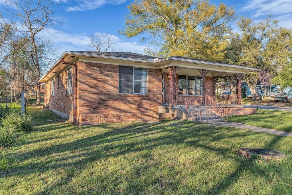 721 Main Street, Teague