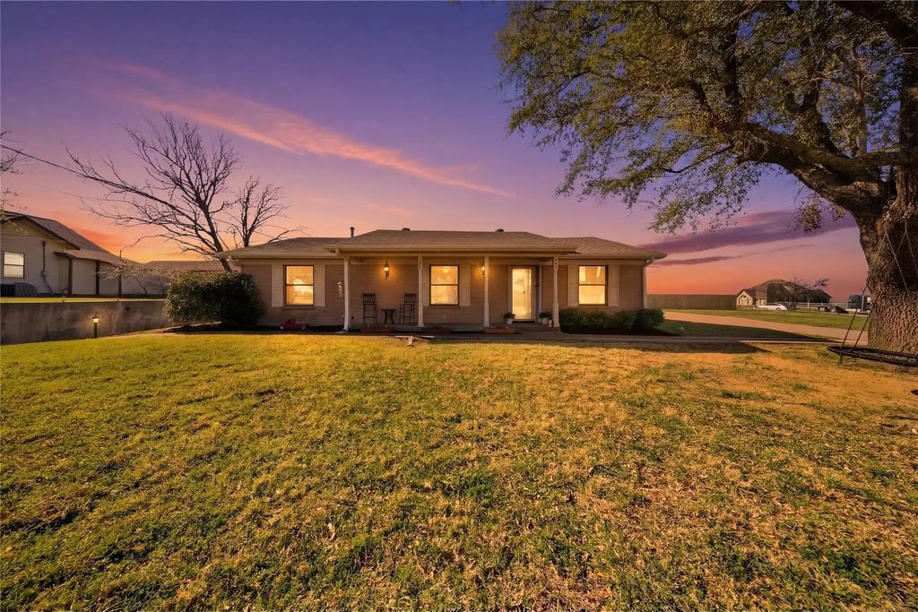 299 E College Street, Gunter