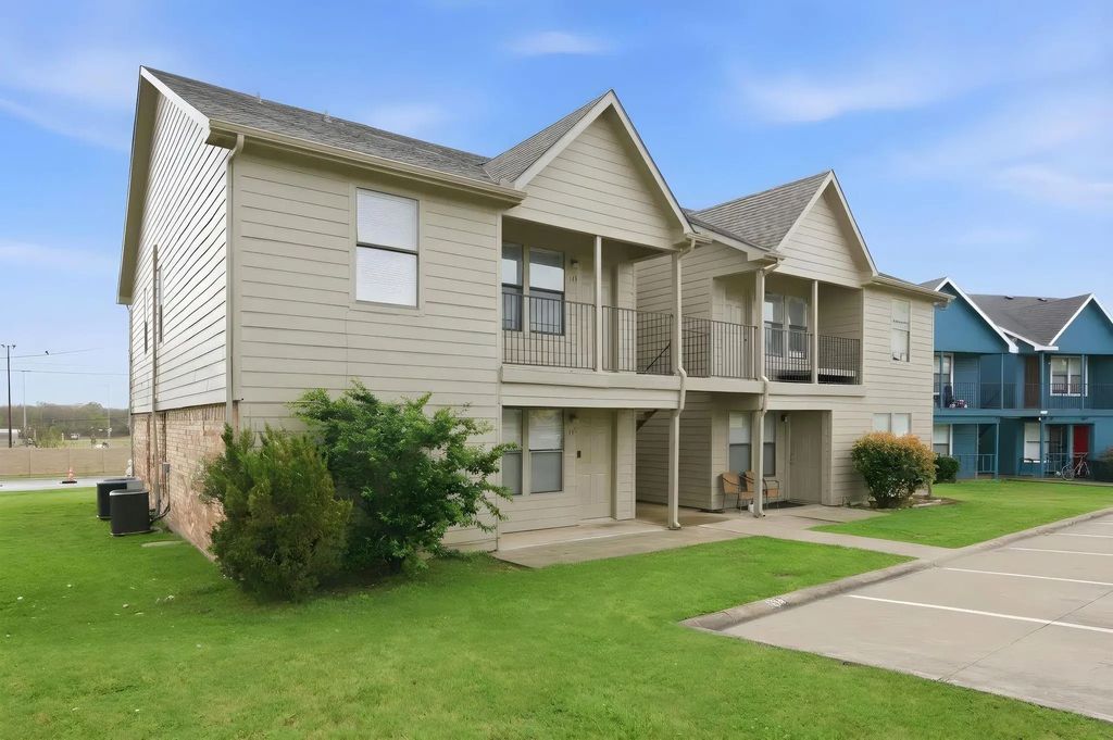 319 Ware Drive, Grand Prairie
