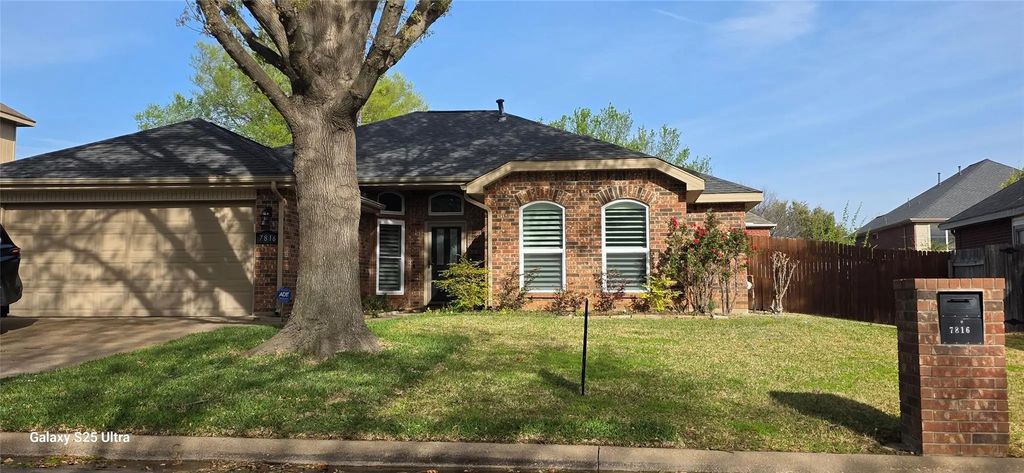 7816 Clover Leaf Drive, North Richland Hills