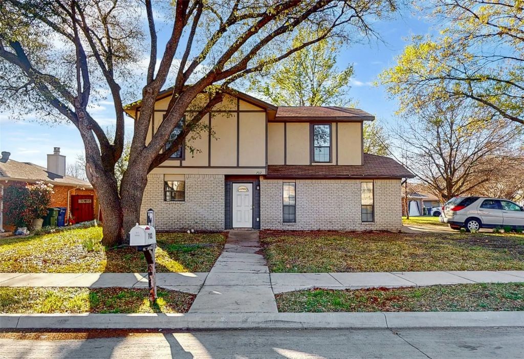 702 Middle Glen Drive, Garland