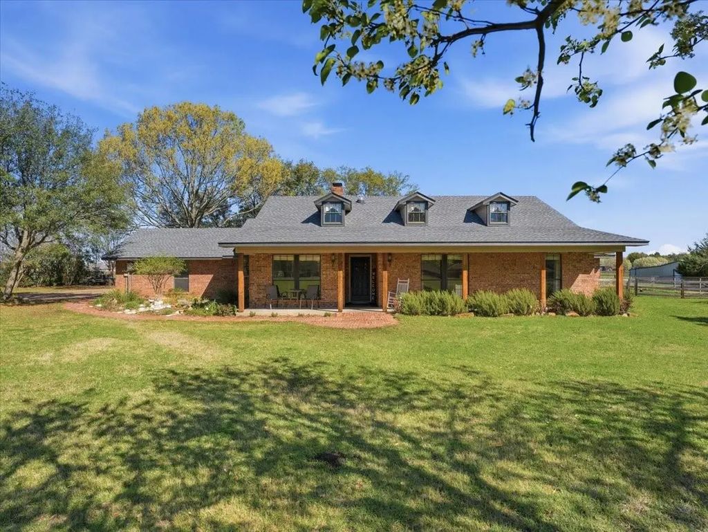 525 Becky Lane, Waxahachie