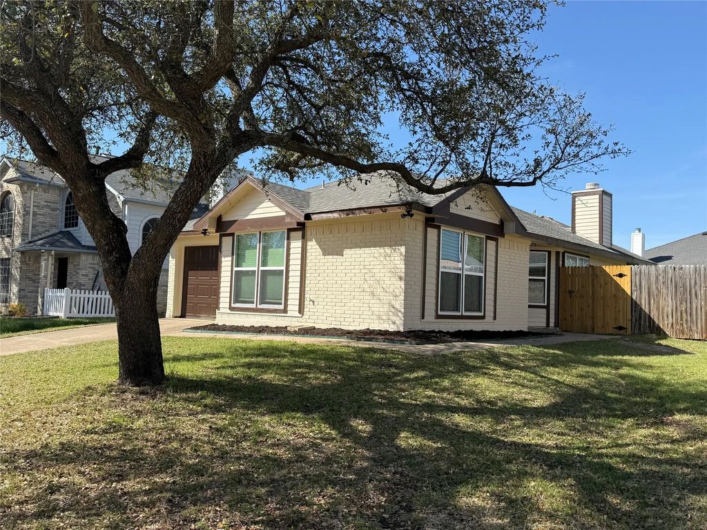 10228 Blue Bell Drive, Fort Worth