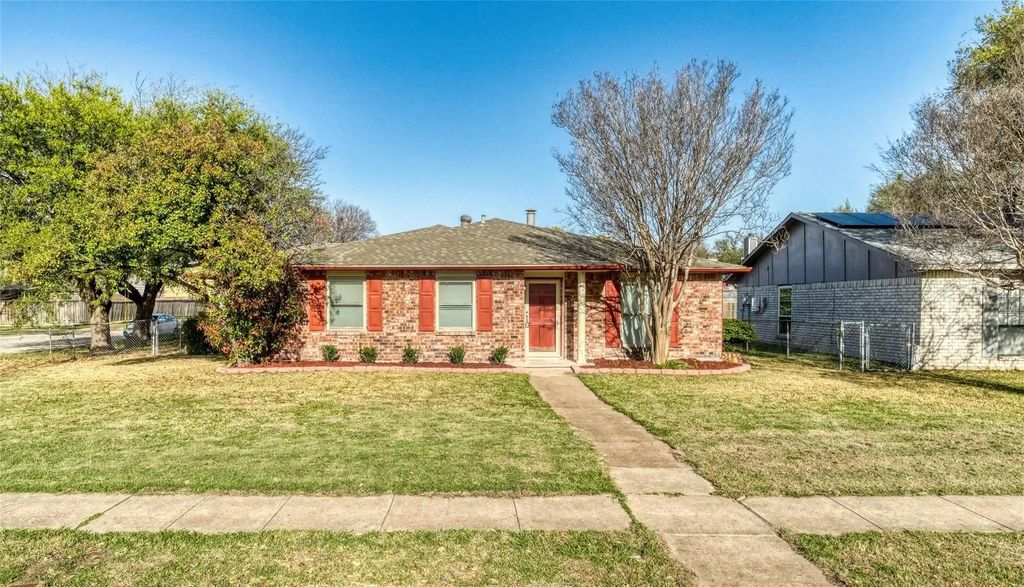1501 Meandering Way, Garland