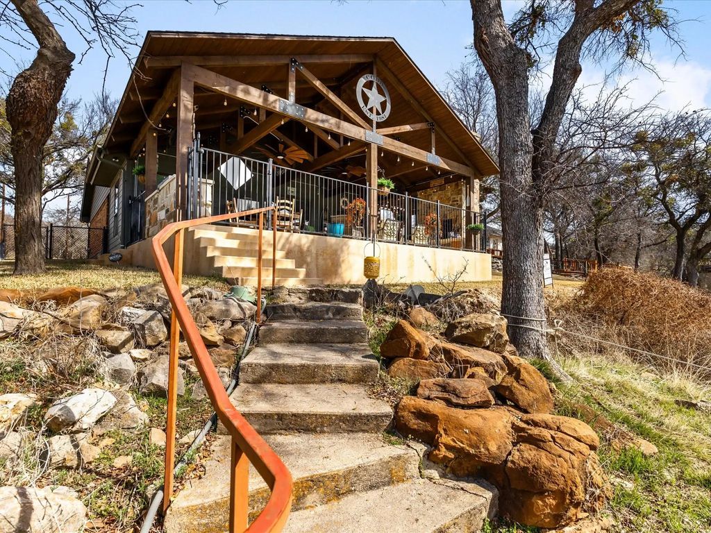 260 Private Road 1543, Bridgeport