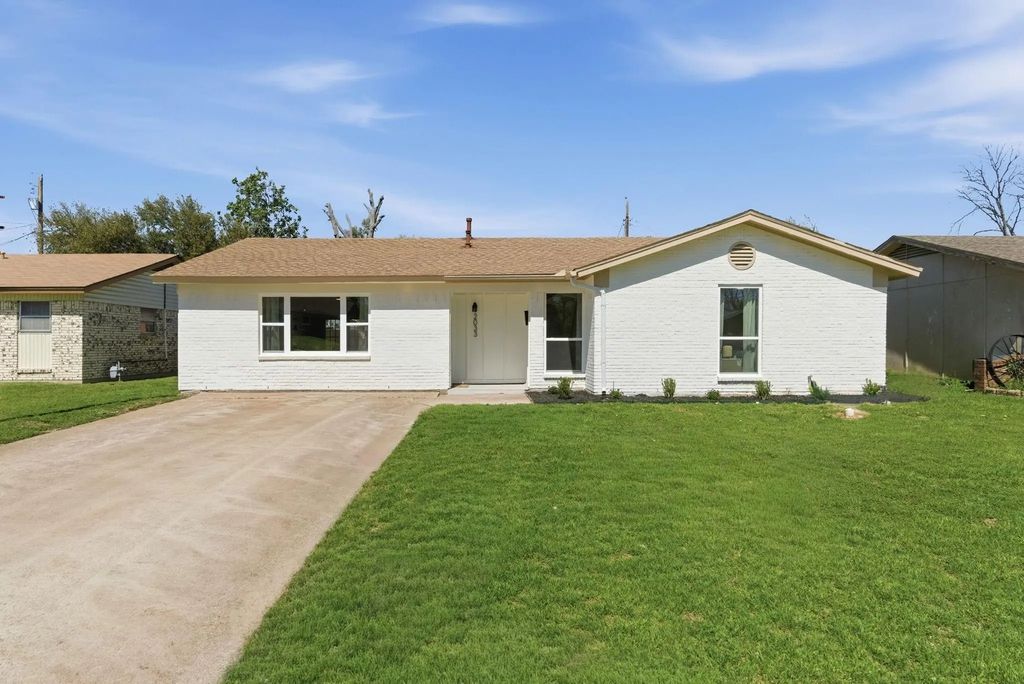 2033 Meadow Glen, Irving