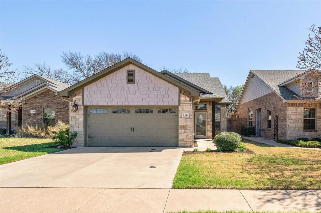 2214 Cobblestone Court, Granbury