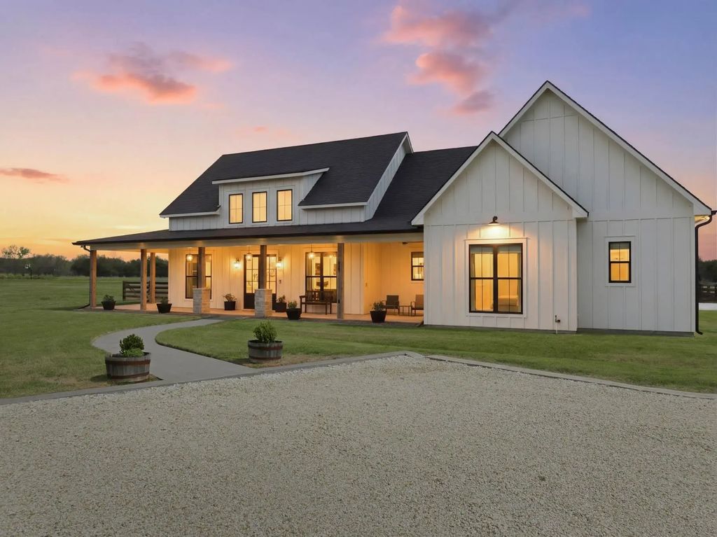 2050 W Elm Mott Drive, Waco