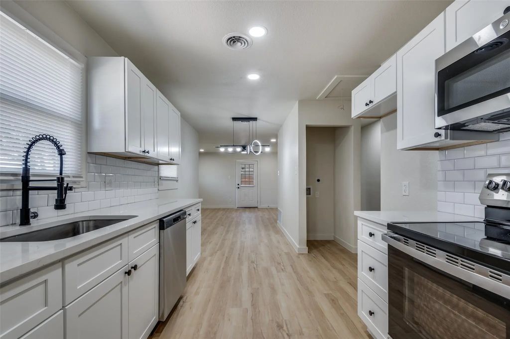 125 W Fuller Drive, Euless