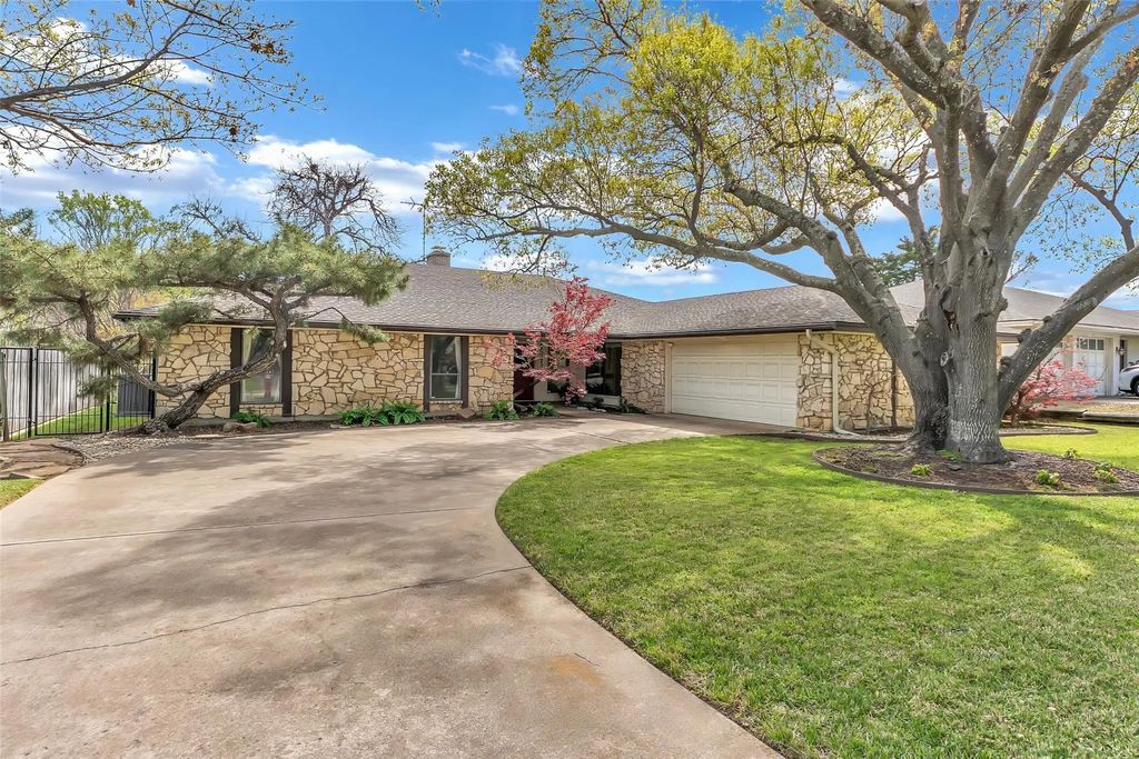 4541 Saldana Drive, Fort Worth