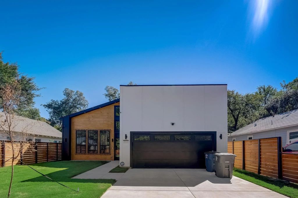 2618 Carpenter Avenue, Dallas