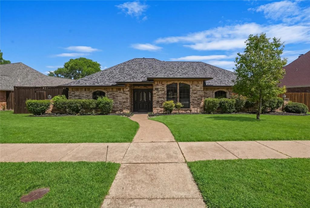 2226 Diamond Oaks Drive, Garland