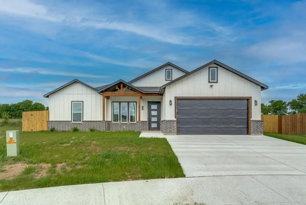 592 Highview Court, Godley