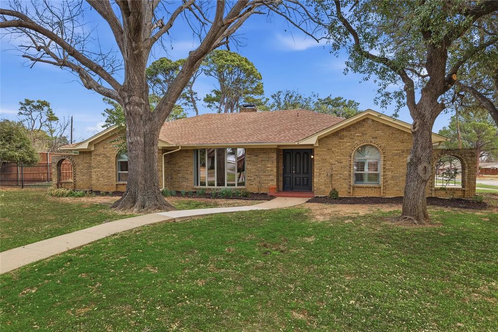 401 Monti Drive, Lewisville