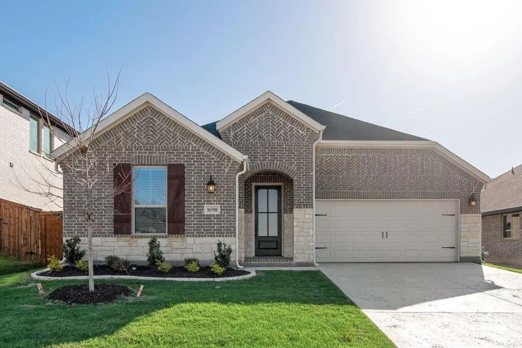 16508 Hydrangea Road, Fort Worth