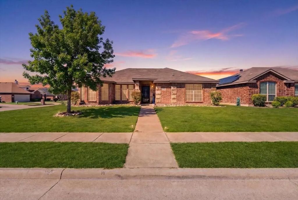 2001 Woodmere Drive, Lancaster