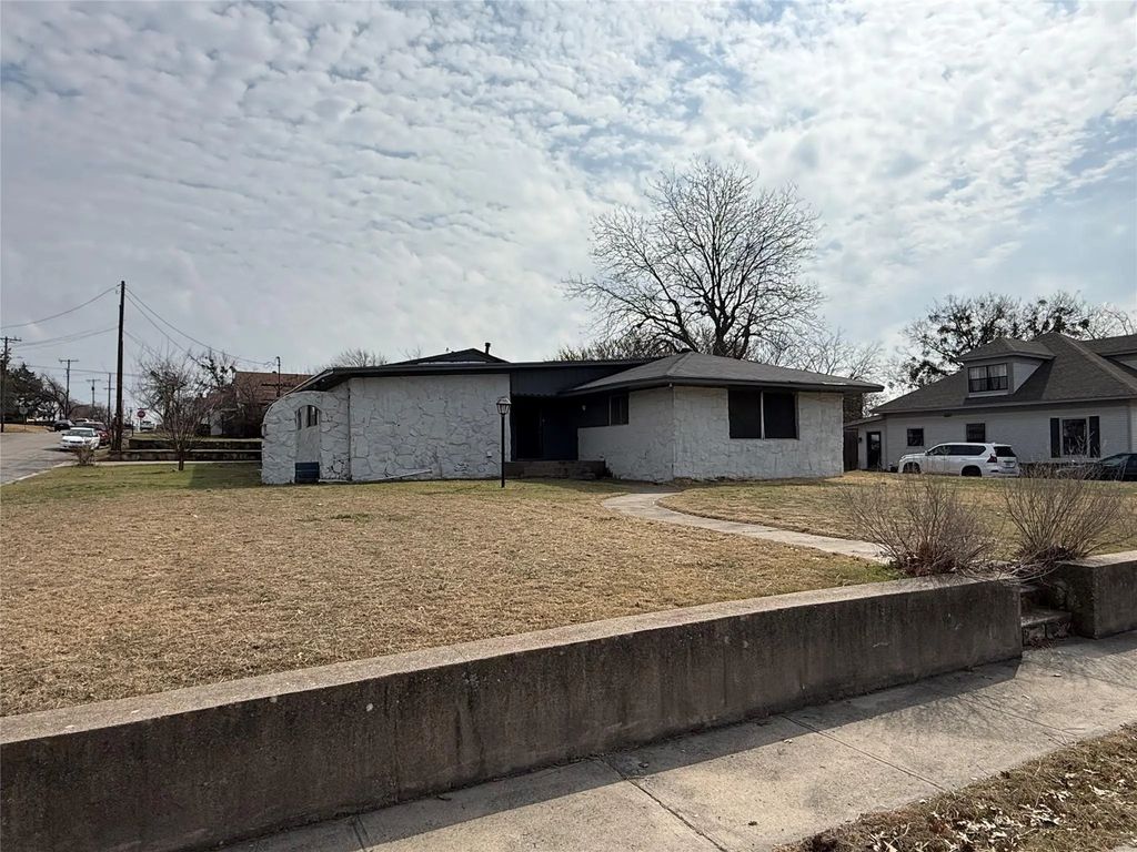 1101 S Trinity Street, Decatur